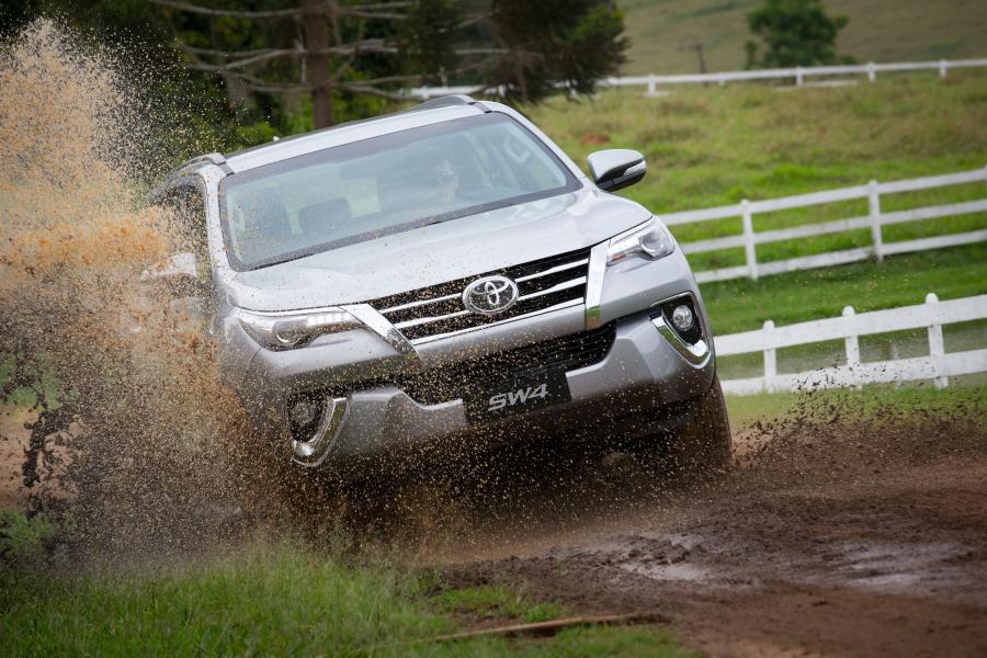  Toyota SW4 2016 года  (фото 14 из 32)